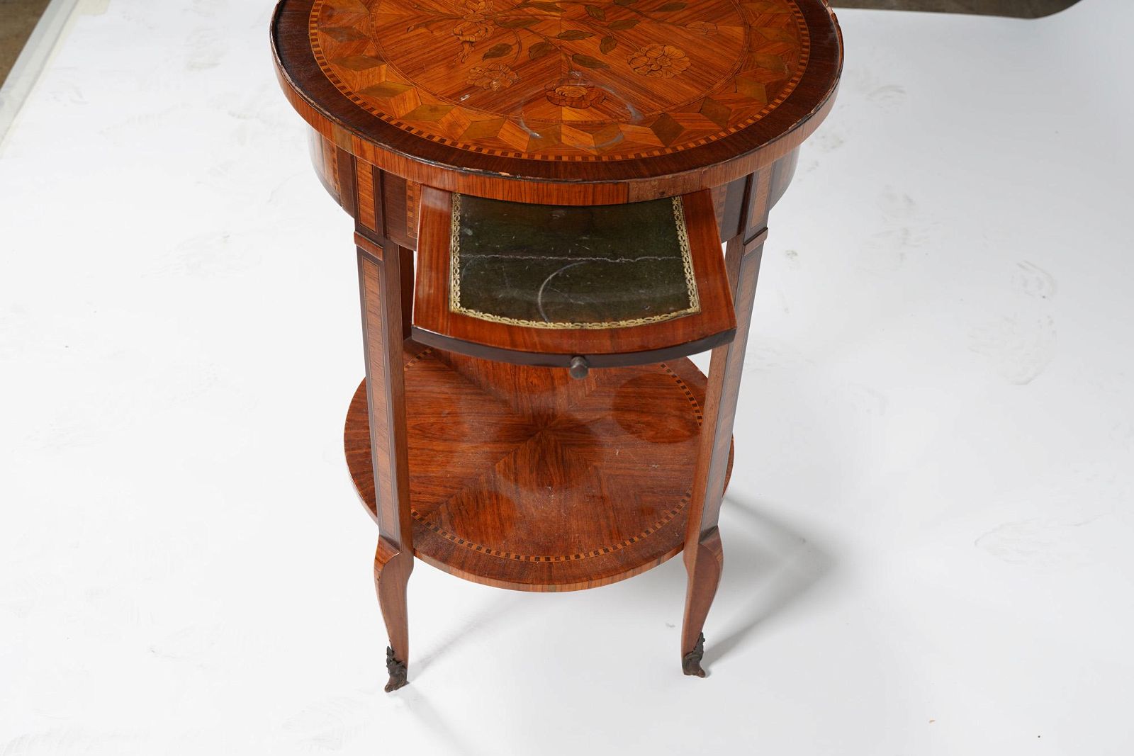 AF1-158:  ANTIQUE LATE 19th CENTURY FRENCH LOUIS XV STYLE MARQUETRY OCCASIONAL TABLE