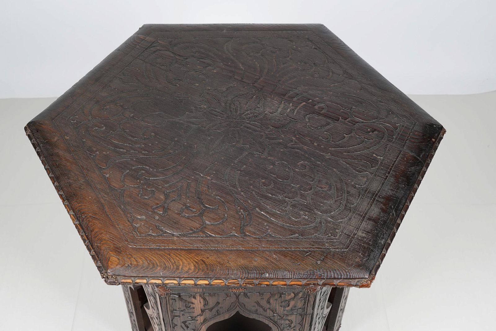 AF1-162: ANTIQUE EARLY 20TH CENTURY HIGHLY CARVED & DECORATED MOORISH STYLE SIDE TABLE