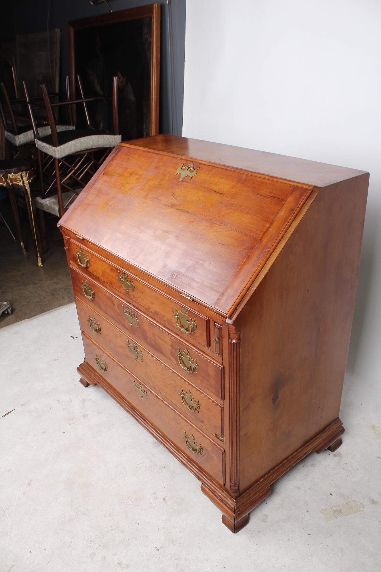 AF5-107: ANTIQUE LATE 18TH CENTURY AMERICAN CHERRYWOOD SLANT FRONT DESK