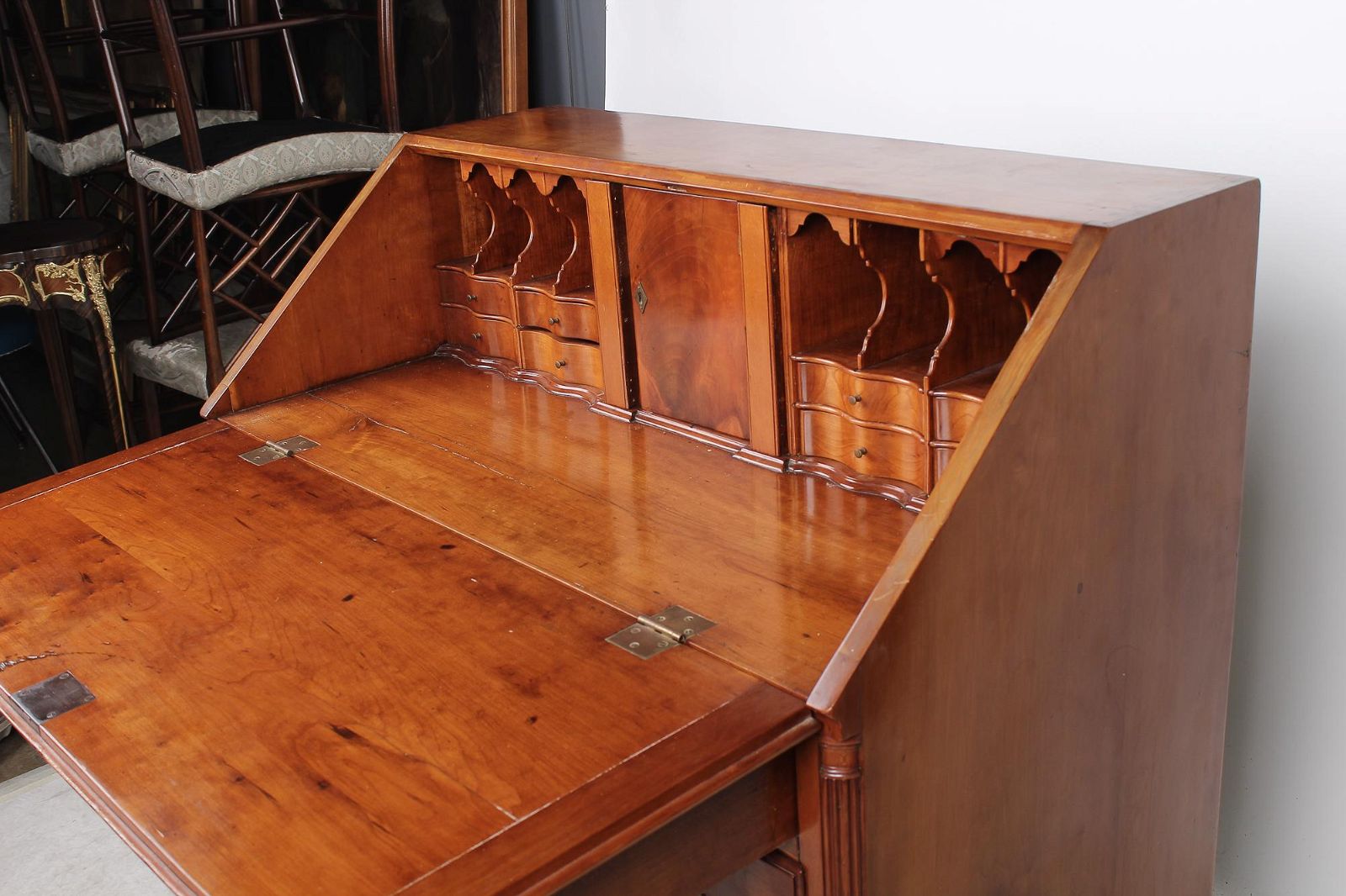 AF5-107: ANTIQUE LATE 18TH CENTURY AMERICAN CHERRYWOOD SLANT FRONT DESK