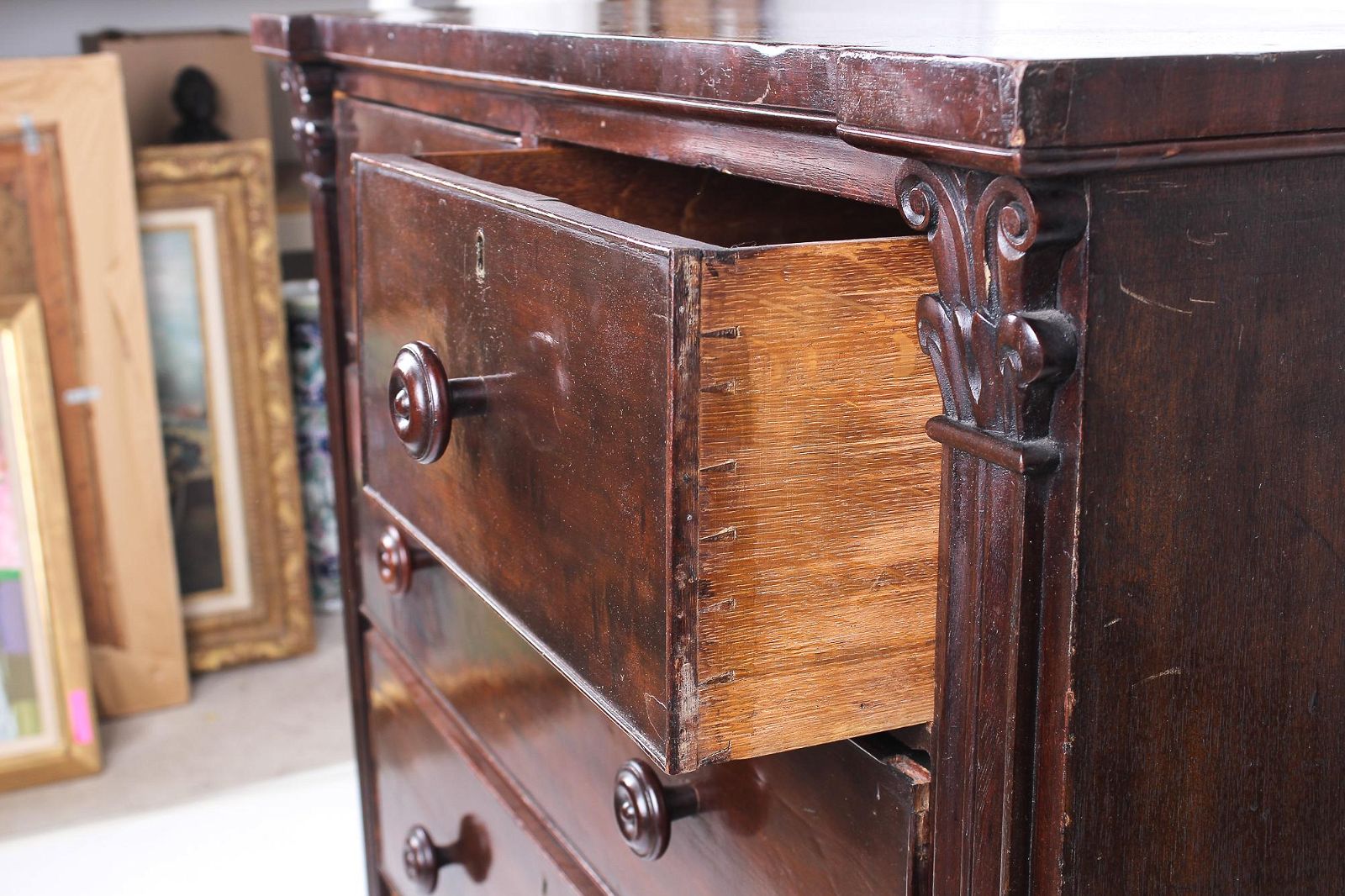 AF4-111: ANTIQUE MID 19TH C LATE CLASSICAL AMERICAN MAHOGANY CHEST