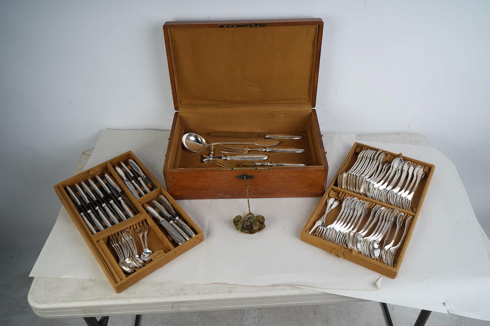 DA3-005: LATE 19TH C SET OF FRENCH CHRISTOFLE ALFEDNIDE SILVER-PLATE FLATWARE SET