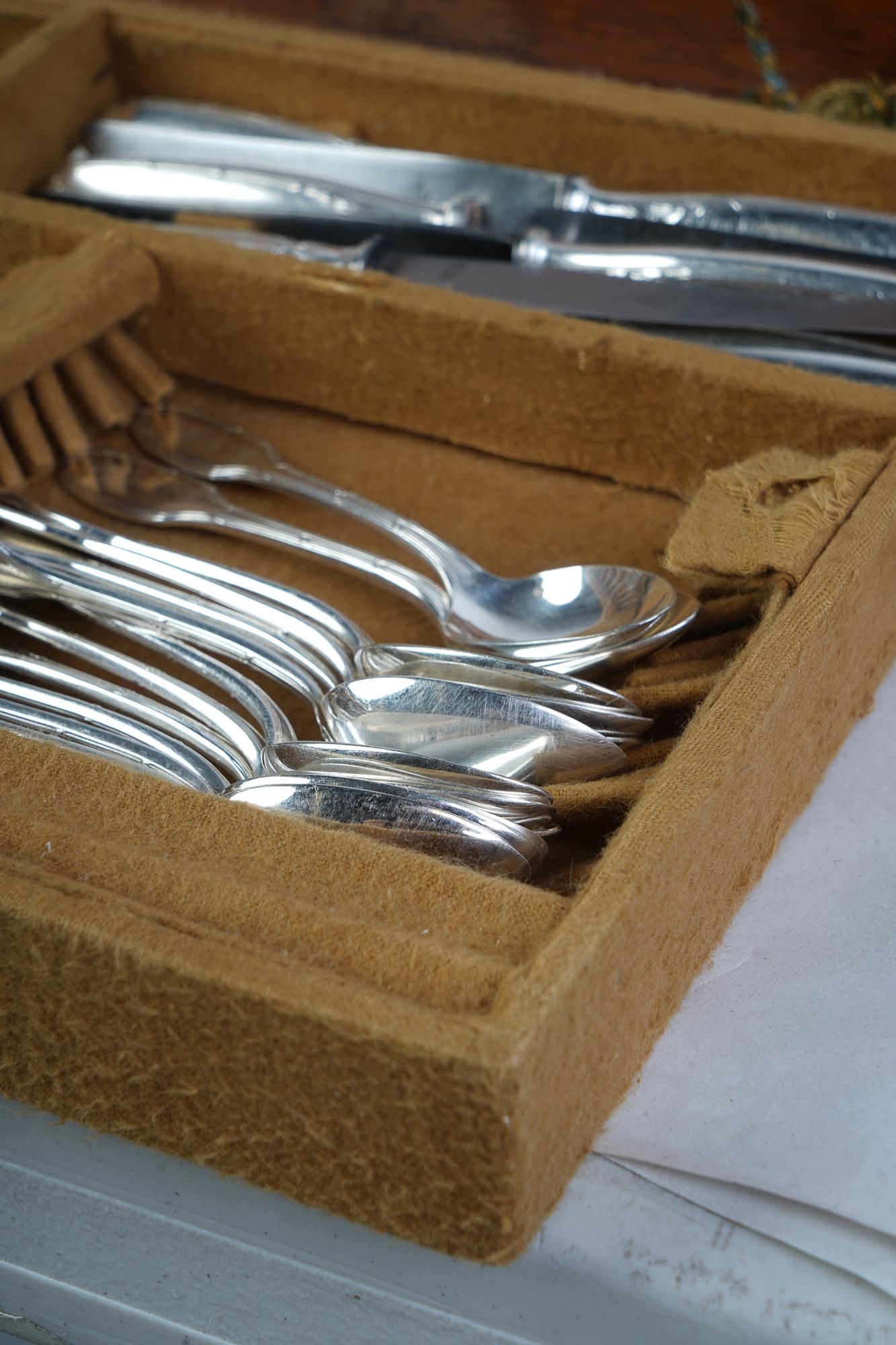 DA3-005: LATE 19TH C SET OF FRENCH CHRISTOFLE ALFEDNIDE SILVER-PLATE FLATWARE SET