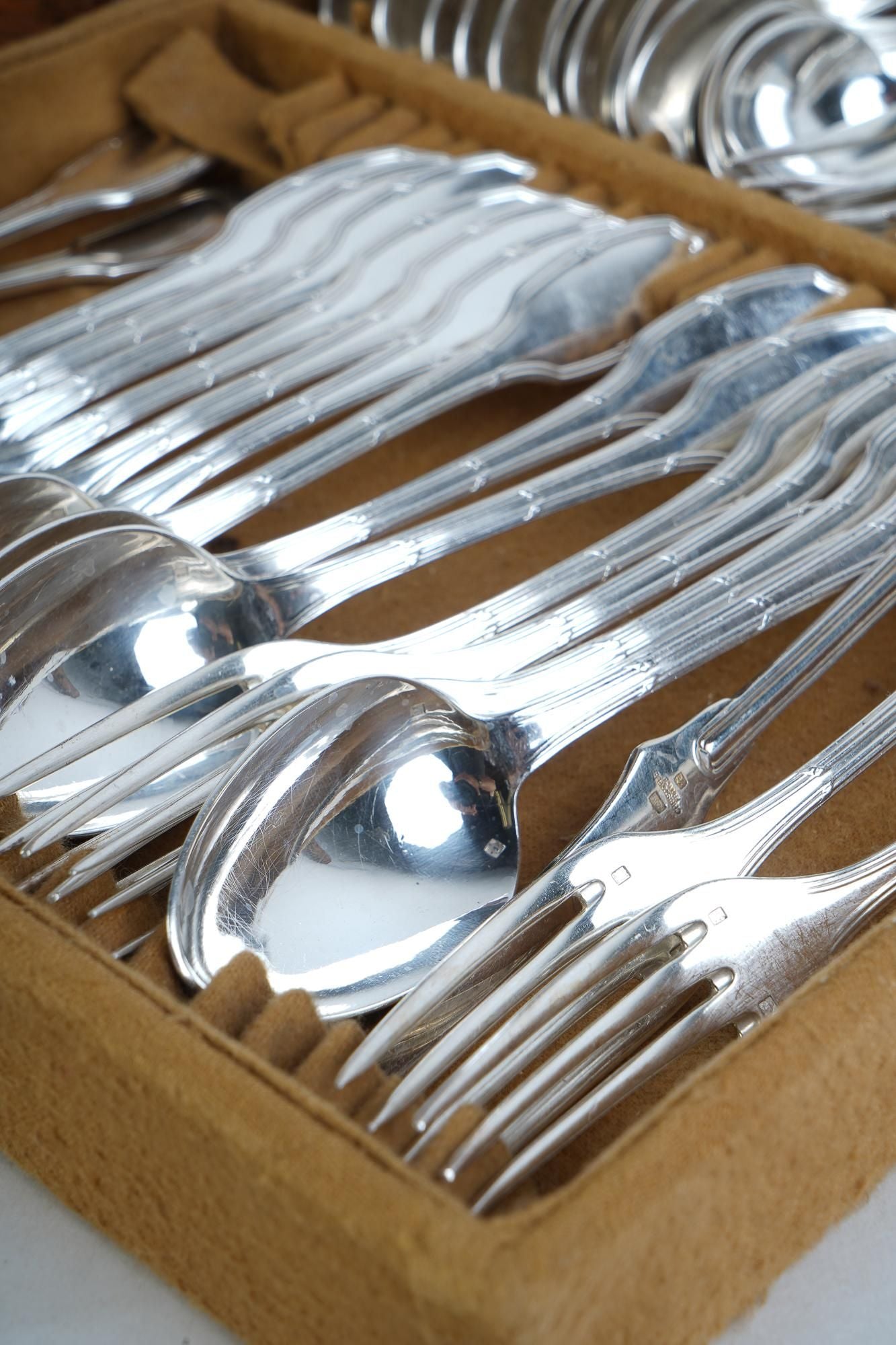 DA3-005: LATE 19TH C SET OF FRENCH CHRISTOFLE ALFEDNIDE SILVER-PLATE FLATWARE SET