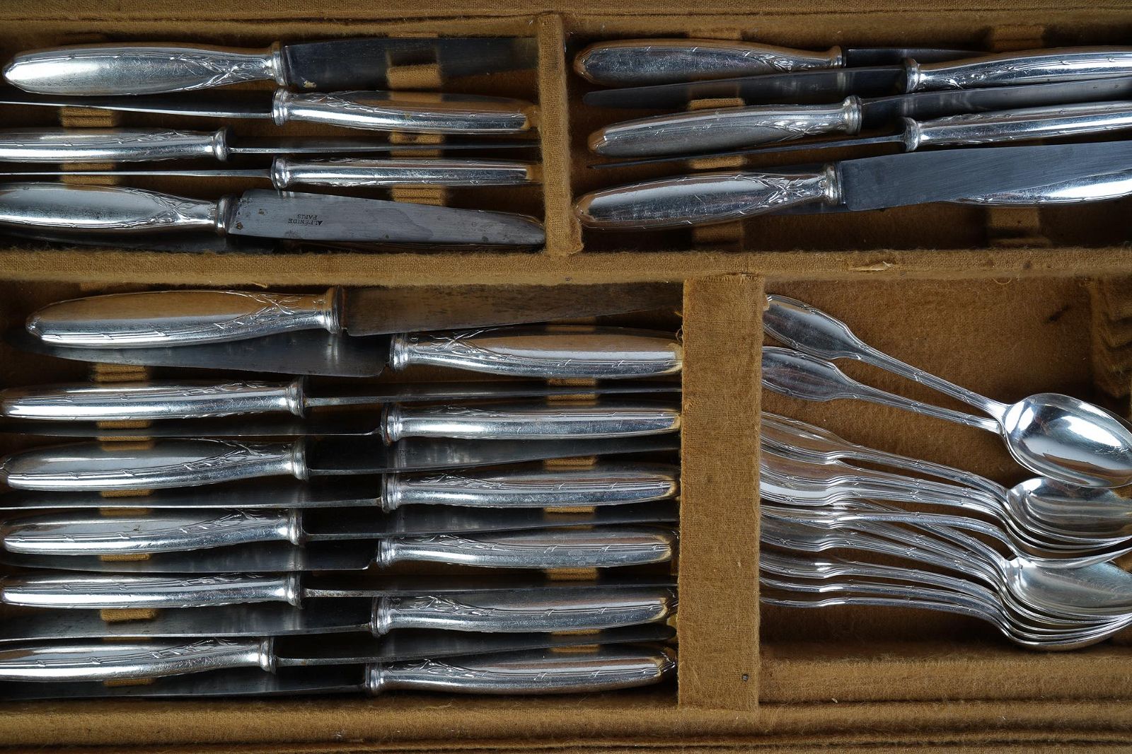 DA3-005: LATE 19TH C SET OF FRENCH CHRISTOFLE ALFEDNIDE SILVER-PLATE FLATWARE SET