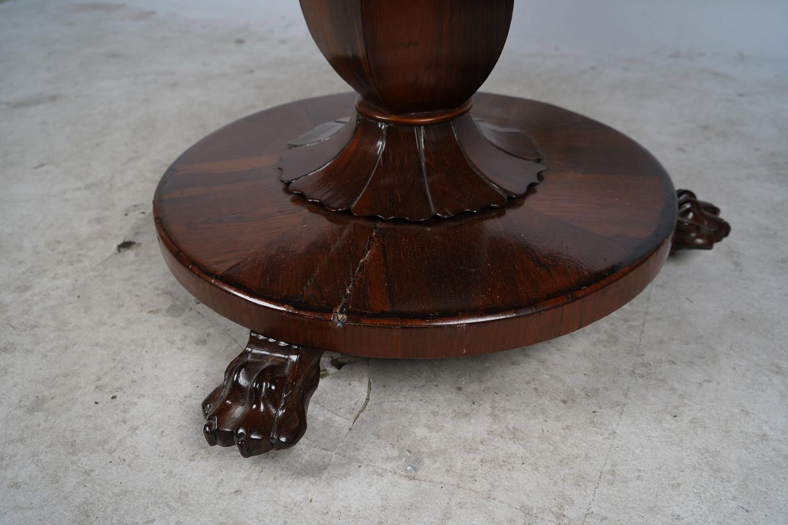 AF1-108: ANTIQUE EARLY 19th C AMERICAN LATE CLASSICAL ROSEWOOD TILT TOP CENTER TABLE