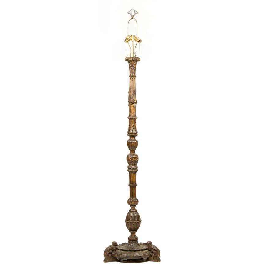 AL2-016: NEOCLASSICAL STYLE CARVED WOOD FLOOR LAMP - EARLY 20TH CENTURY AMERICAN