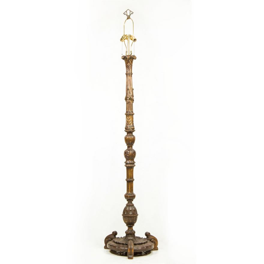 AL2-016: NEOCLASSICAL STYLE CARVED WOOD FLOOR LAMP - EARLY 20TH CENTURY AMERICAN