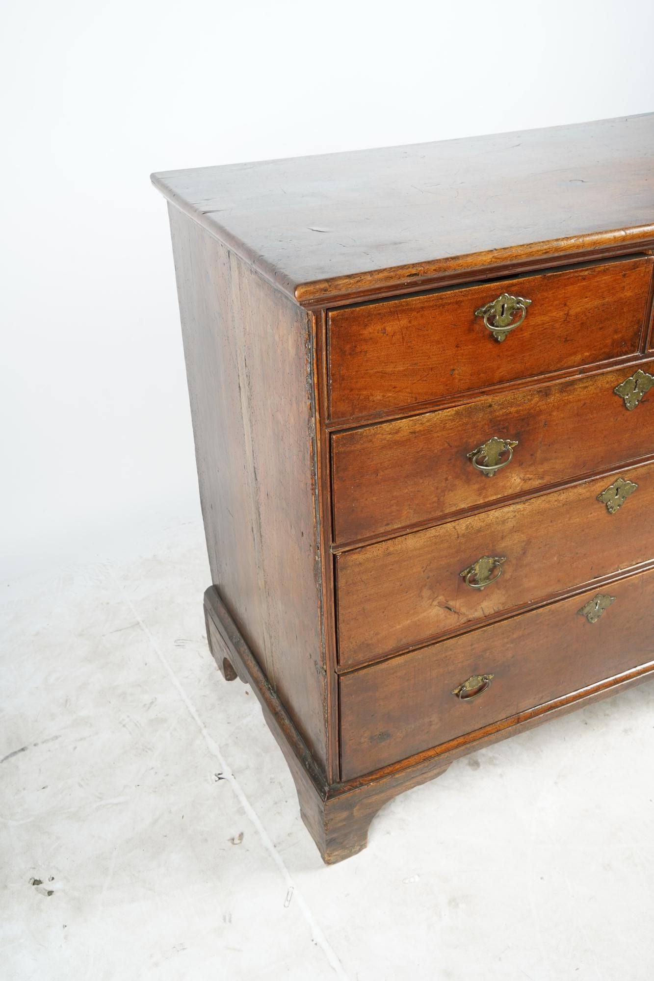 AF4-100: ANTIQUE LATE 18TH C AMERICAN FEDERAL WALNUT CHEST OF DRAWERS