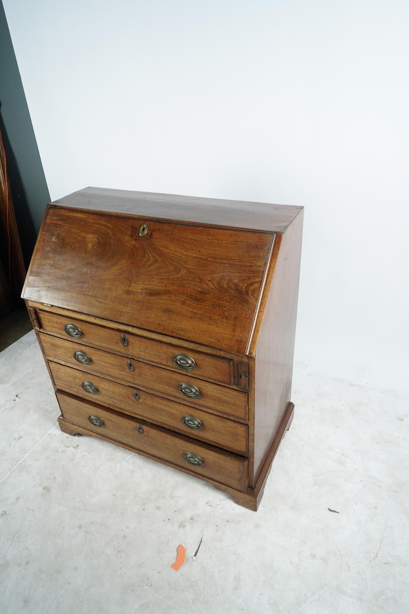 AF5-100: ANTIQUE LATE 18TH CENTURY AMERICAN FEDERAL MAHOGANY SLANT FRONT DESK