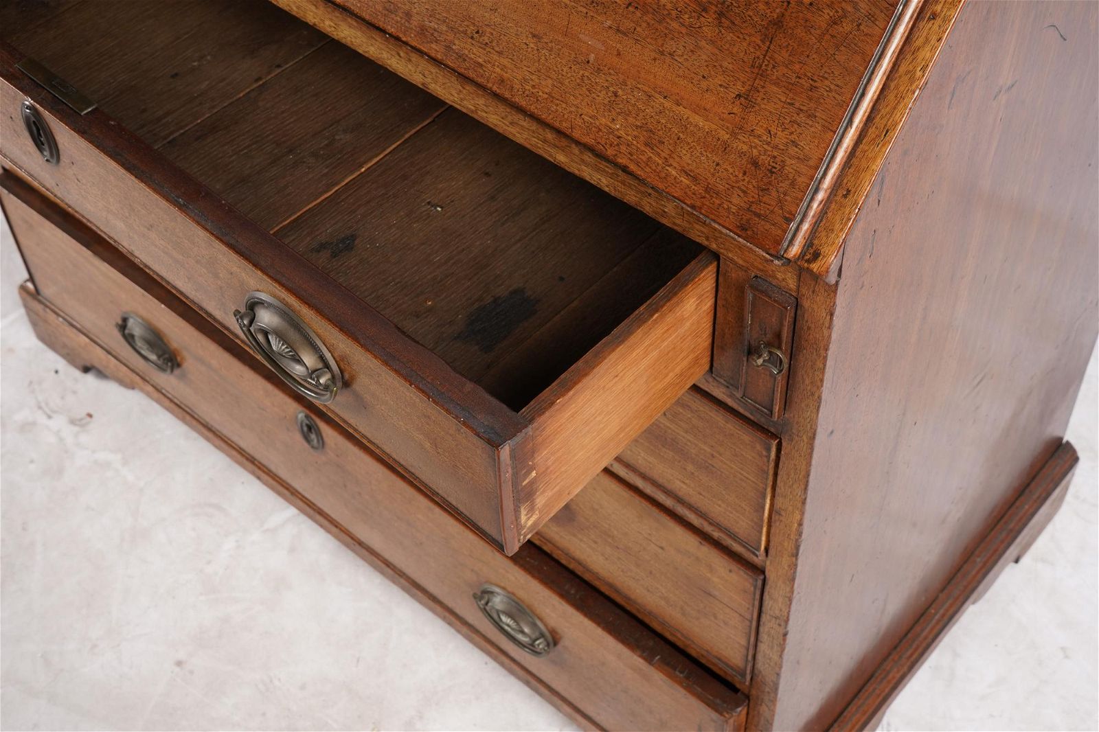 AF5-100: ANTIQUE LATE 18TH CENTURY AMERICAN FEDERAL MAHOGANY SLANT FRONT DESK