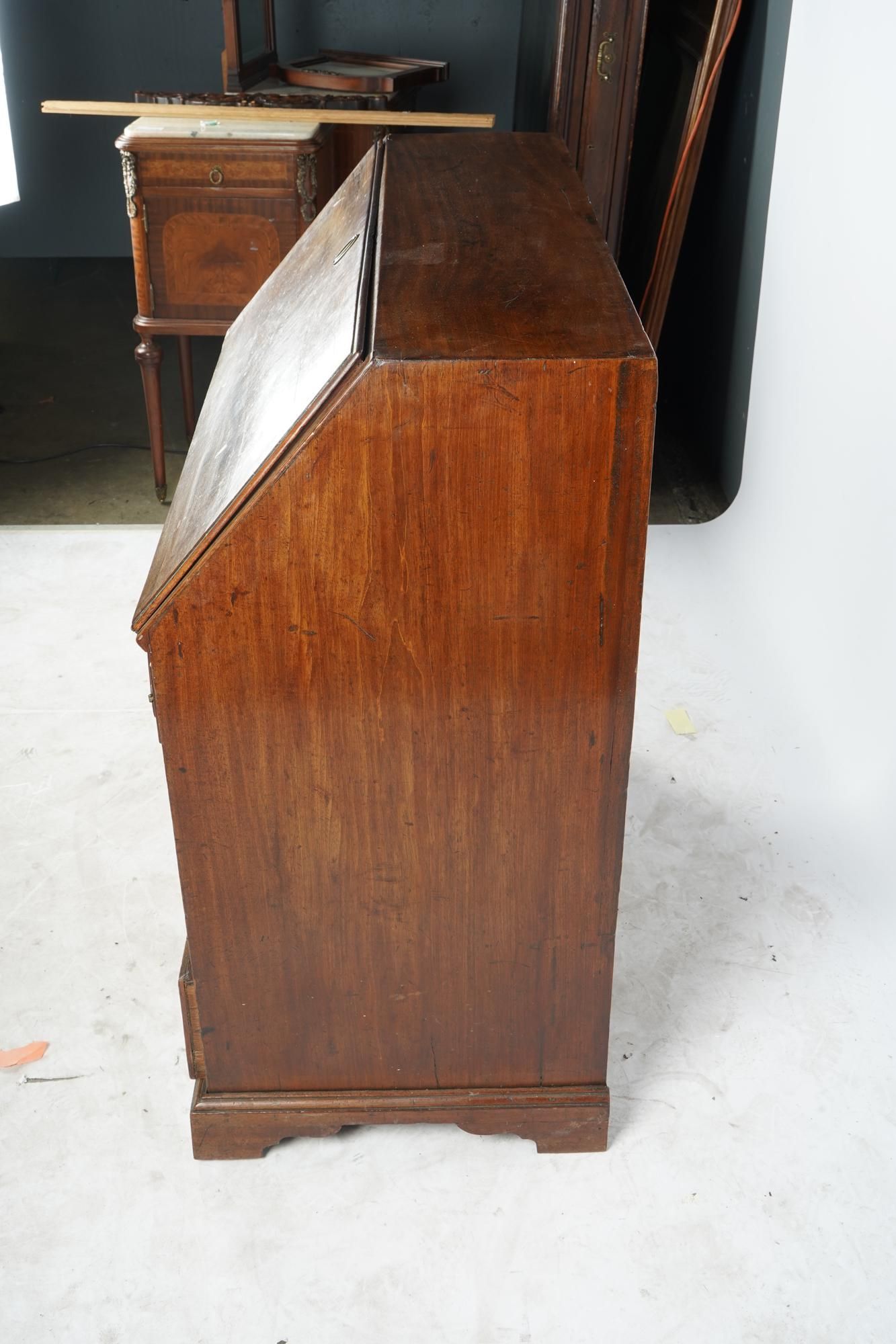 AF5-100: ANTIQUE LATE 18TH CENTURY AMERICAN FEDERAL MAHOGANY SLANT FRONT DESK