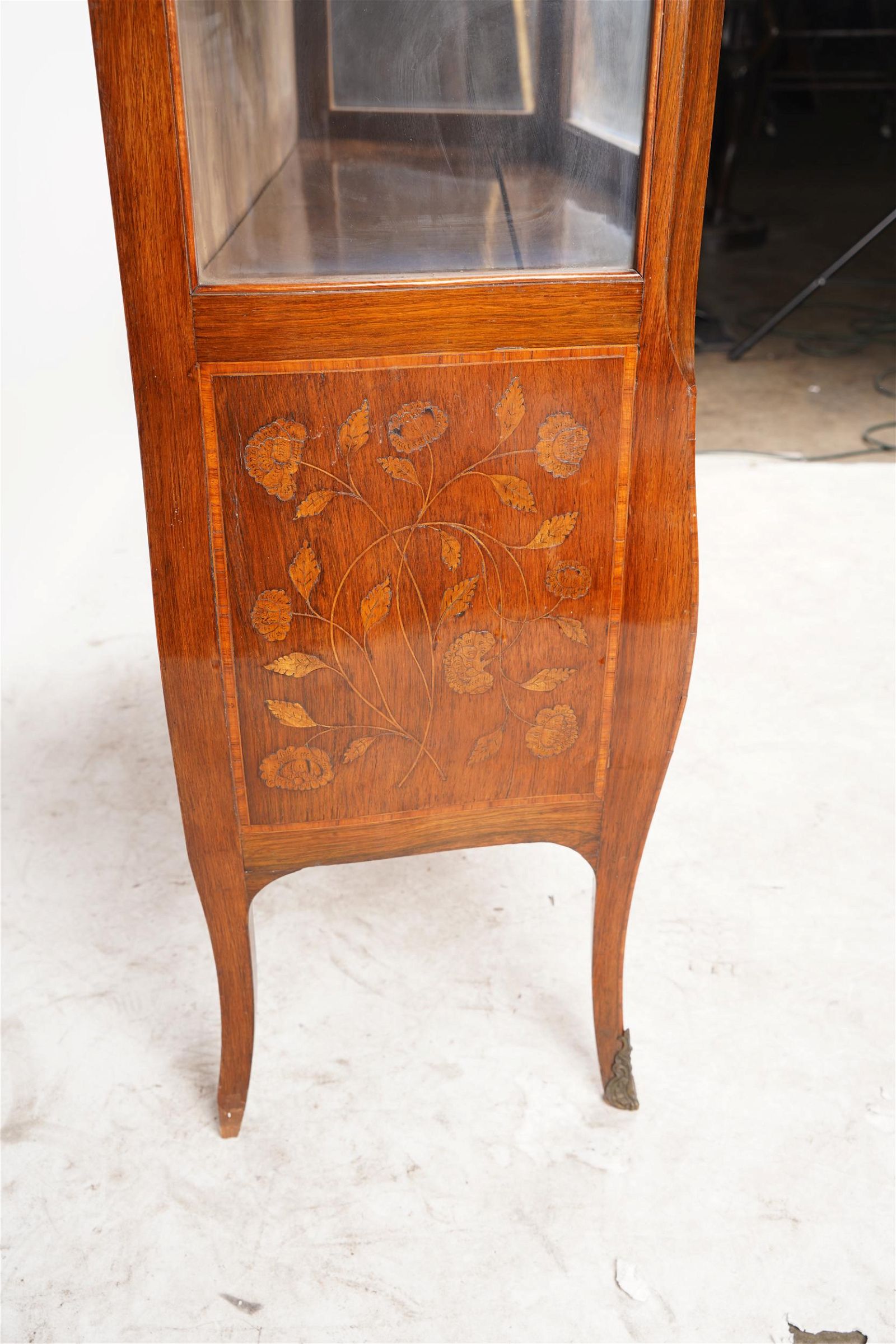 AF3-010: ANTIQUE LATE 19TH CENTURY FRENCH LOUIS XV STYLE MARQUETRY INLAID VITRINE