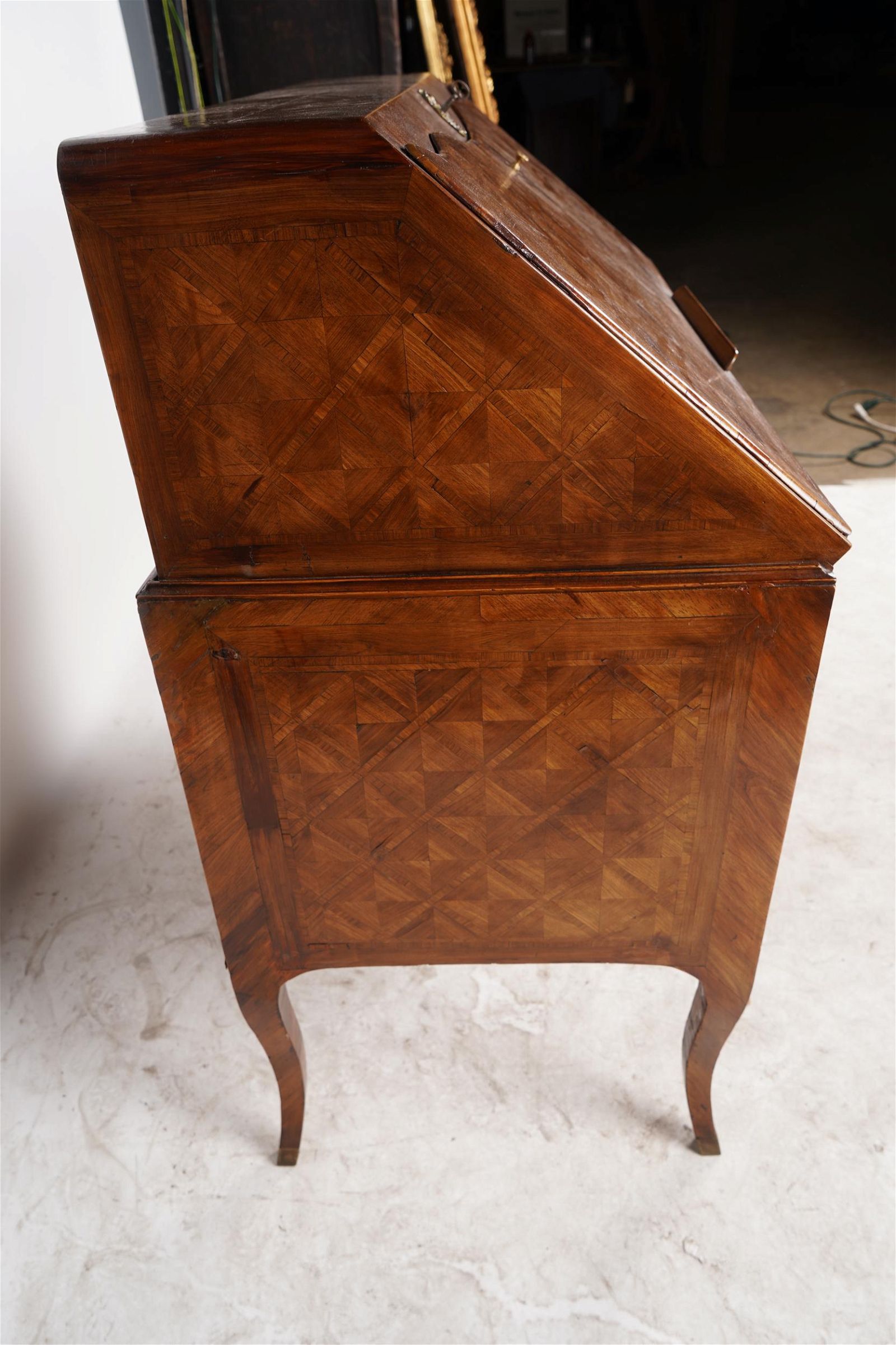 AF5-010: ANTIQUE EARLY 19TH C FRENCH LOUIS XV STYLE INLAY MARQUETRY SLANT FRONT DESK