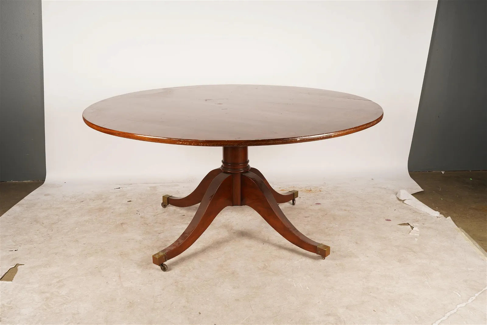 AF1-014:  EARLY 20th CENTURY ENGLISH REGENCY STYLE MAHOGANY 60" DIAMETER DINING TABLE