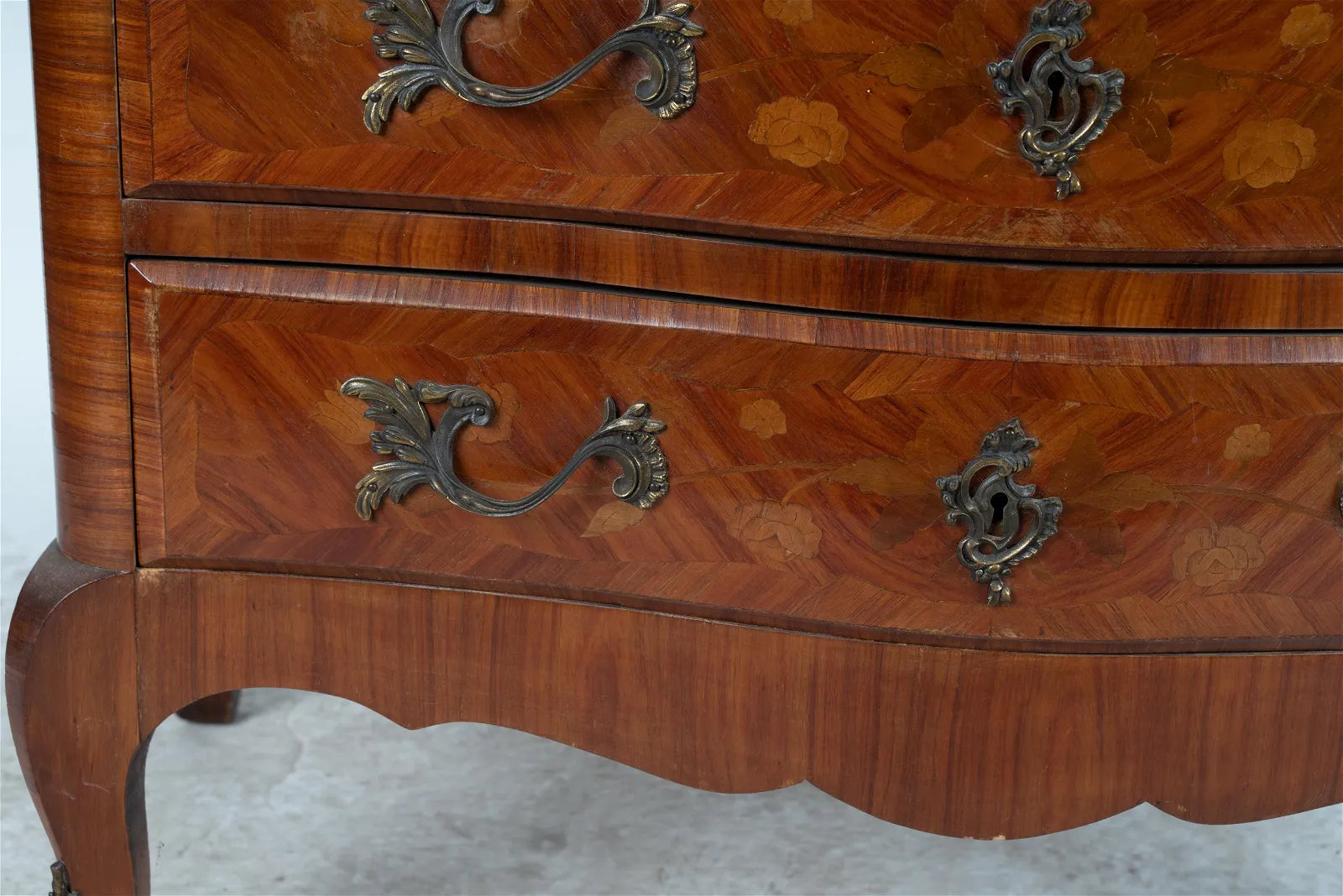 AF4-021: ANTIQUE LATE 19TH CENTURY LOUIS XV TRANSITIONAL STYLE FRENCH KINGWOOD MARQUETRY MARBLE TOP  CHEST OF DRAWERS