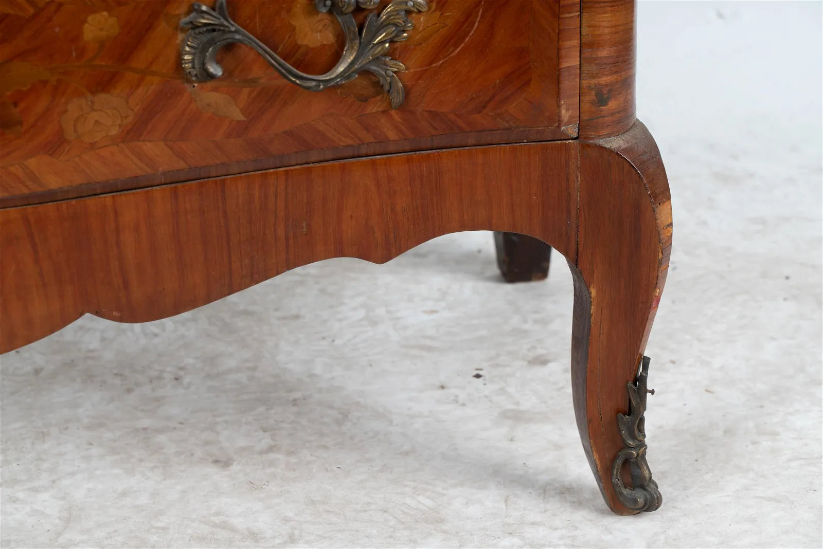 AF4-021: ANTIQUE LATE 19TH CENTURY LOUIS XV TRANSITIONAL STYLE FRENCH KINGWOOD MARQUETRY MARBLE TOP  CHEST OF DRAWERS