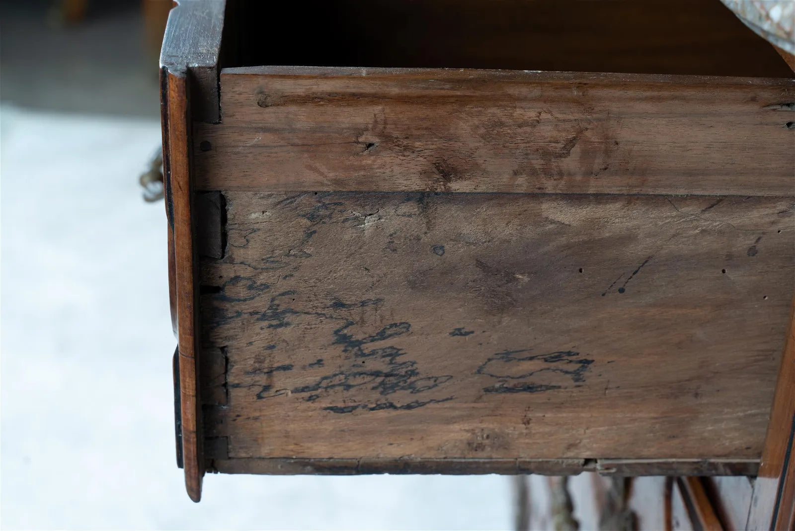 AF4-020: ANTIQUE LATE 18TH CENTURY LOUIS XIV STYLE FRENCH WALNUT CHEST OF DRAWERS