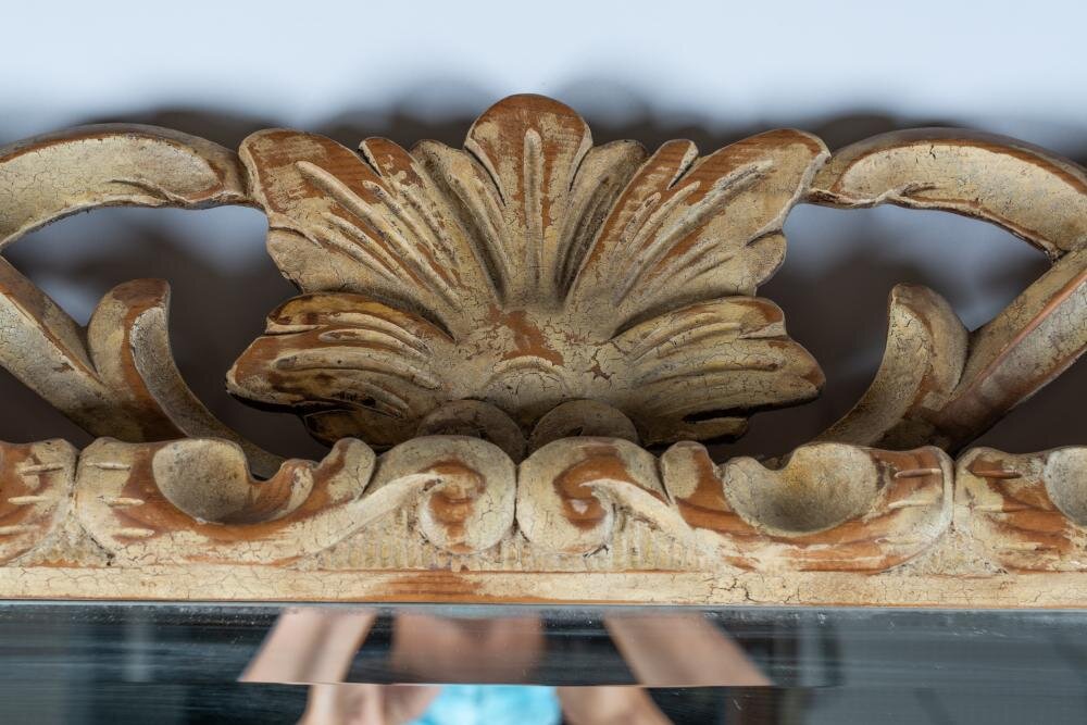 AF7-101: LATE 20TH C OVERSIZED  CARVED ACANTHUS LEAF FRAME WITH MIRROR