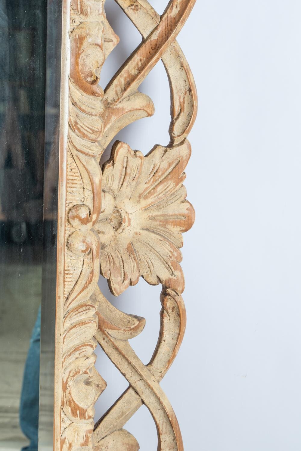 AF7-101: LATE 20TH C OVERSIZED  CARVED ACANTHUS LEAF FRAME WITH MIRROR