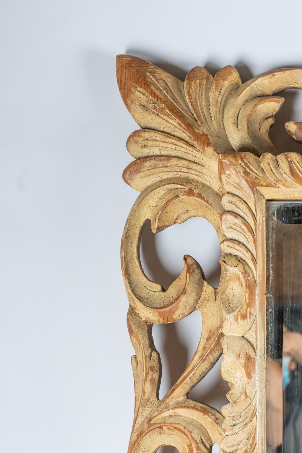 AF7-101: LATE 20TH C OVERSIZED  CARVED ACANTHUS LEAF FRAME WITH MIRROR