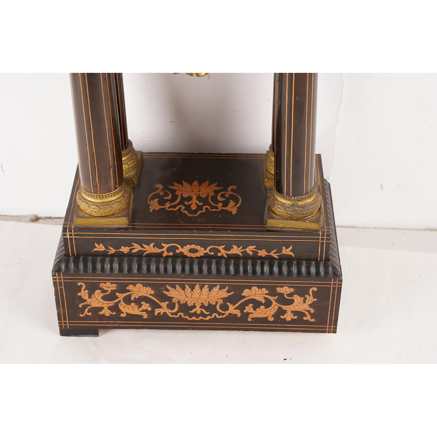 TK2-101: 19TH CENTURY FRENCH MARQUETRY-INLAID MANTEL CLOCK