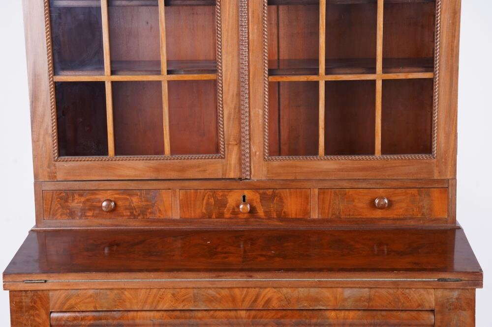 AF5-104: ANTIQUE MID 19TH C AMERICAN CLASSICAL MAHOGANY SECRETARY / BOOKCASE