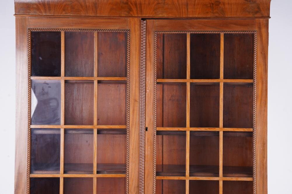 AF5-104: ANTIQUE MID 19TH C AMERICAN CLASSICAL MAHOGANY SECRETARY / BOOKCASE