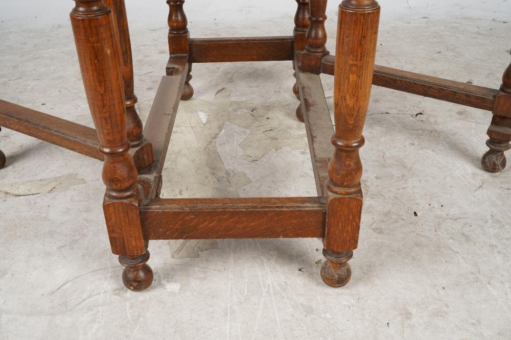 AF1-102: ANTIQUE LATE 19TH C AMERICAN QUARTER SAWN OAK GATELEG TABLE