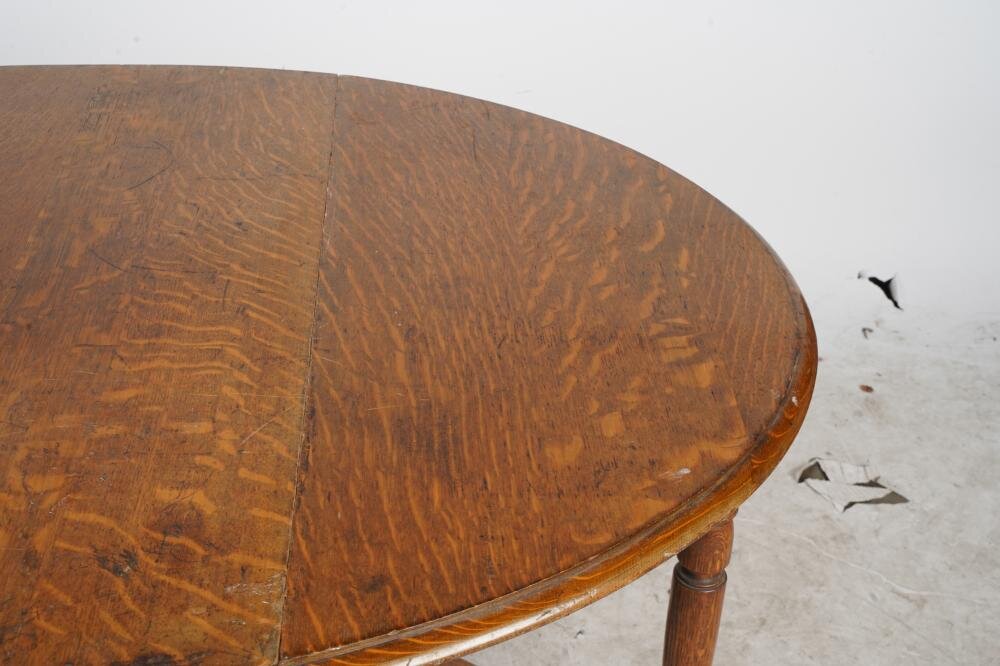 AF1-102: ANTIQUE LATE 19TH C AMERICAN QUARTER SAWN OAK GATELEG TABLE