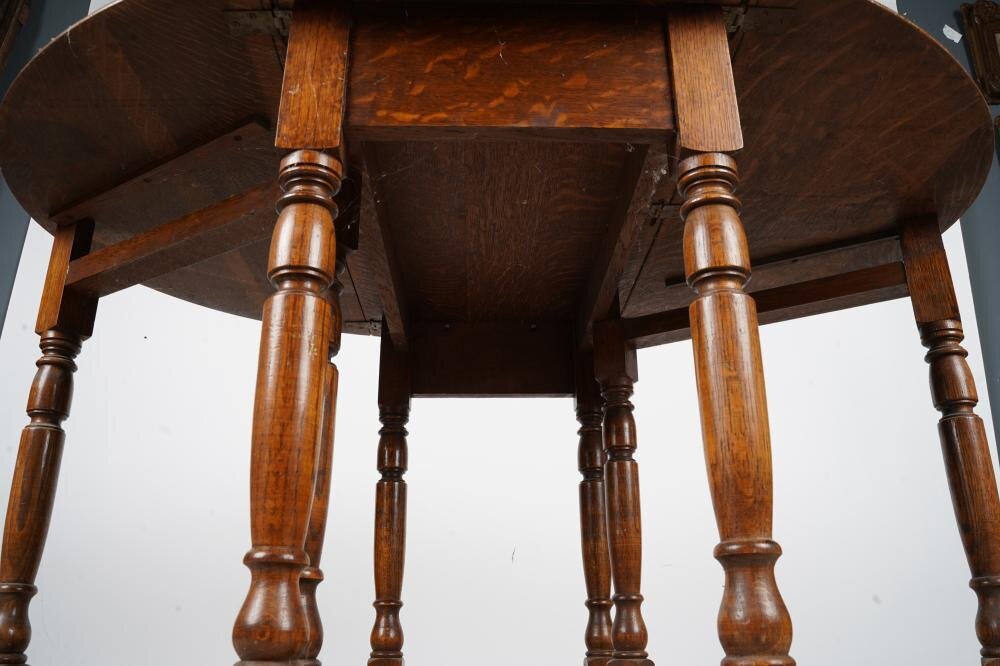 AF1-102: ANTIQUE LATE 19TH C AMERICAN QUARTER SAWN OAK GATELEG TABLE