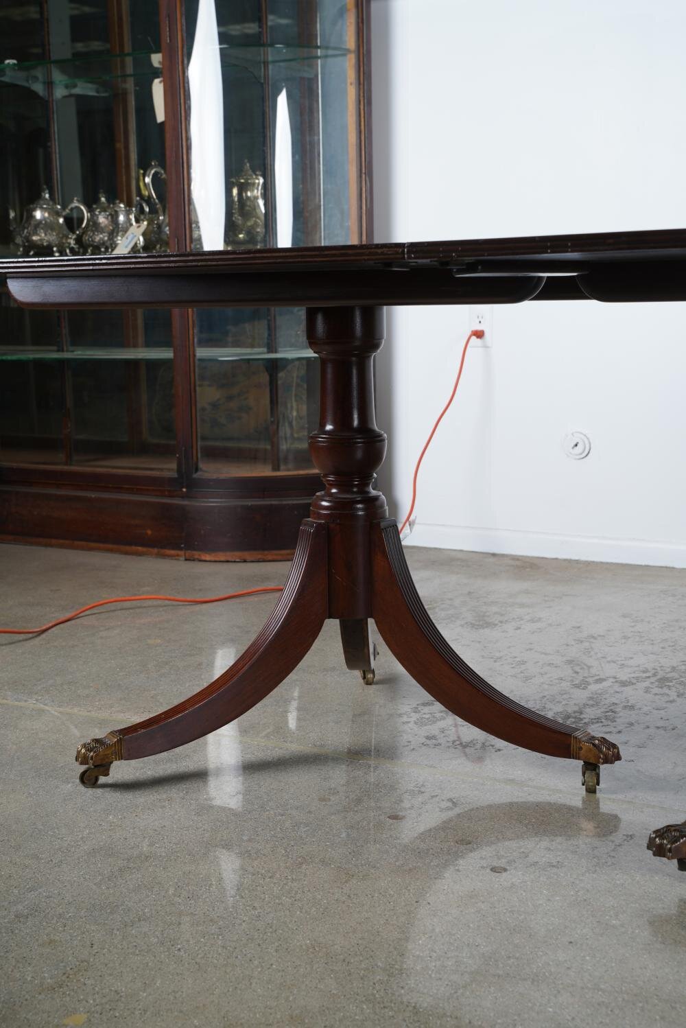 AF1-100: ANTIQUE EARLY 19TH CENTURY ENGLISH REGENCY 3 PEDESTAL MAHOGANY DINING TABLE