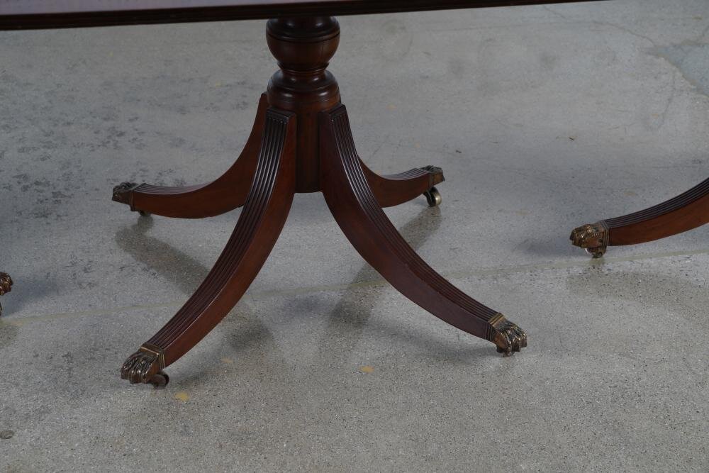 AF1-100: ANTIQUE EARLY 19TH CENTURY ENGLISH REGENCY 3 PEDESTAL MAHOGANY DINING TABLE