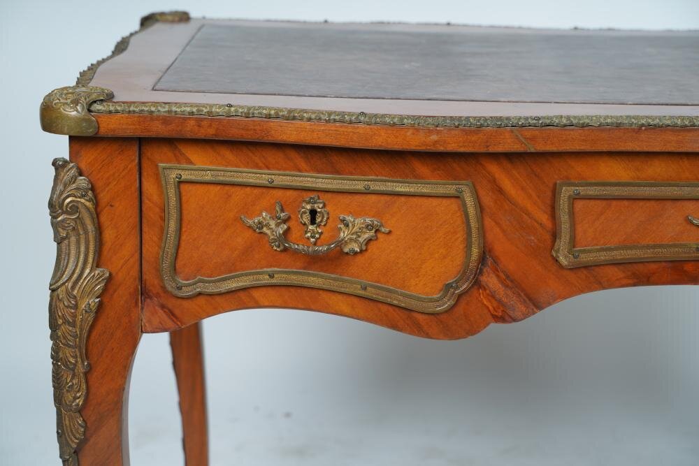 AF5-106: ANTIQUE LATE 19TH C LOUIS XV STYLE GILT METAL-MOUNTED BUREAU PLAT