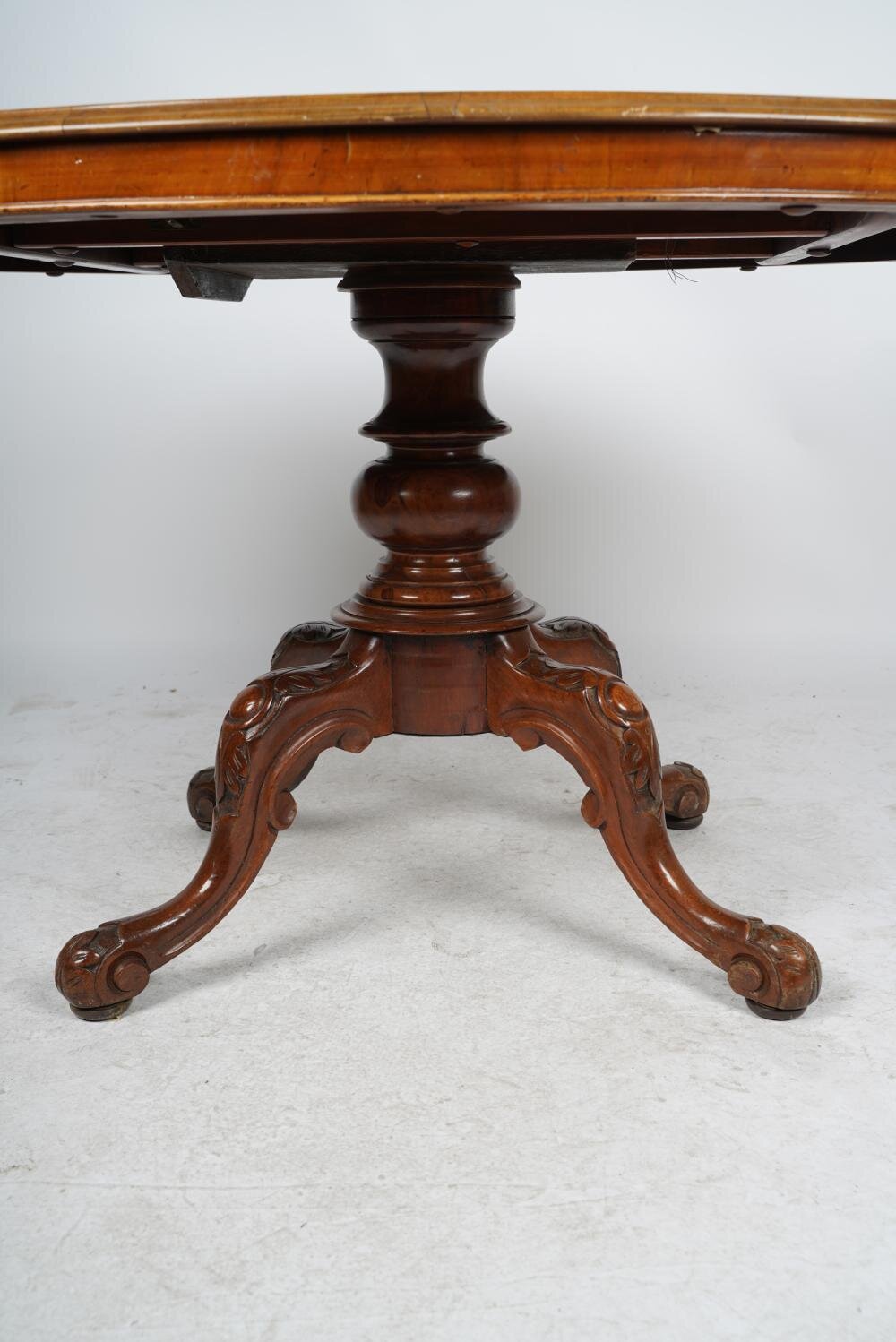 AF1-105: ANTIQUE LATE 19TH C EDWARDIAN MAHOGANY & WALNUT ROUND DINING TABLE