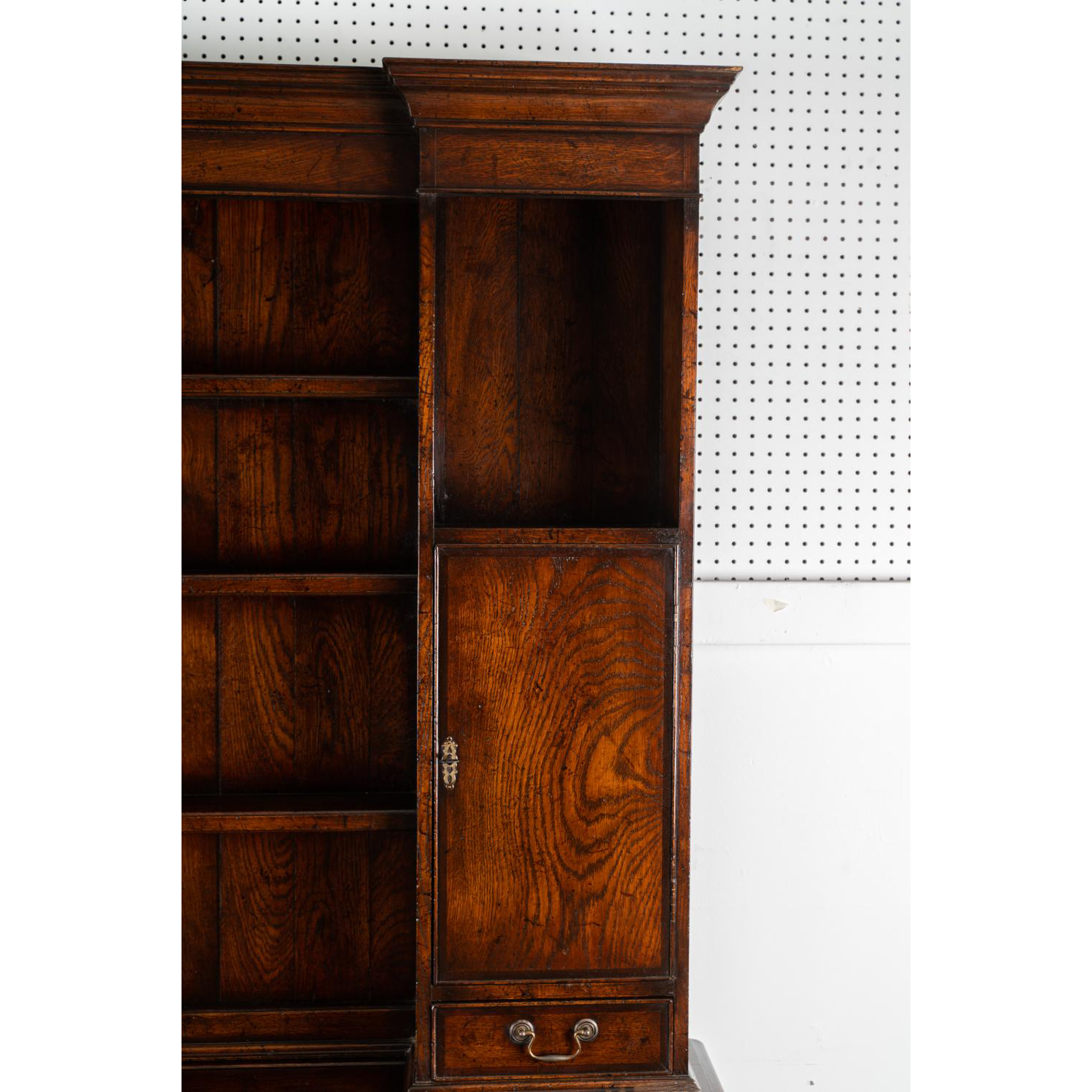 AF3-194: ANTIQUE FINELY CRAFTED GEORGIAN STYLE OAK & CROSS-BANDED WELSH DRESSER