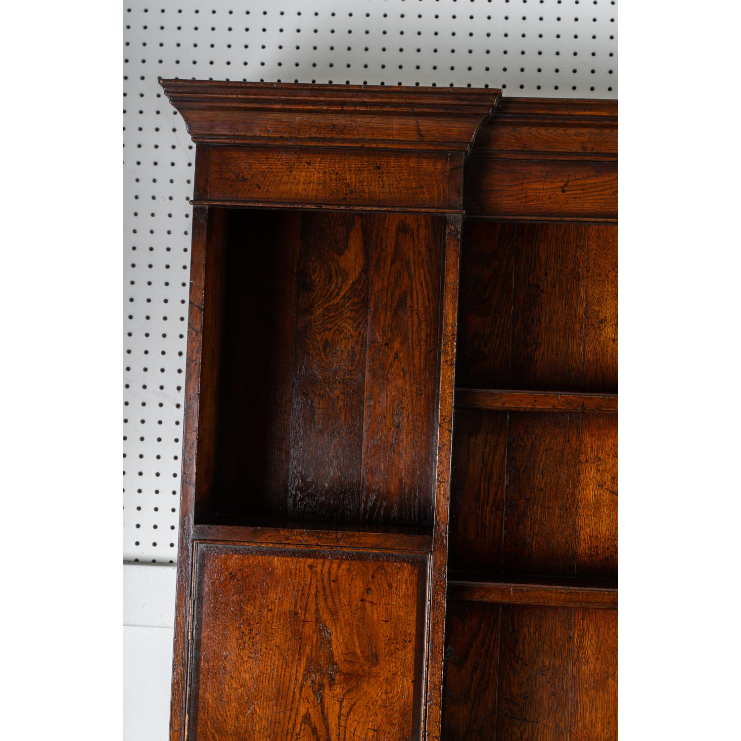 AF3-194: ANTIQUE FINELY CRAFTED GEORGIAN STYLE OAK & CROSS-BANDED WELSH DRESSER