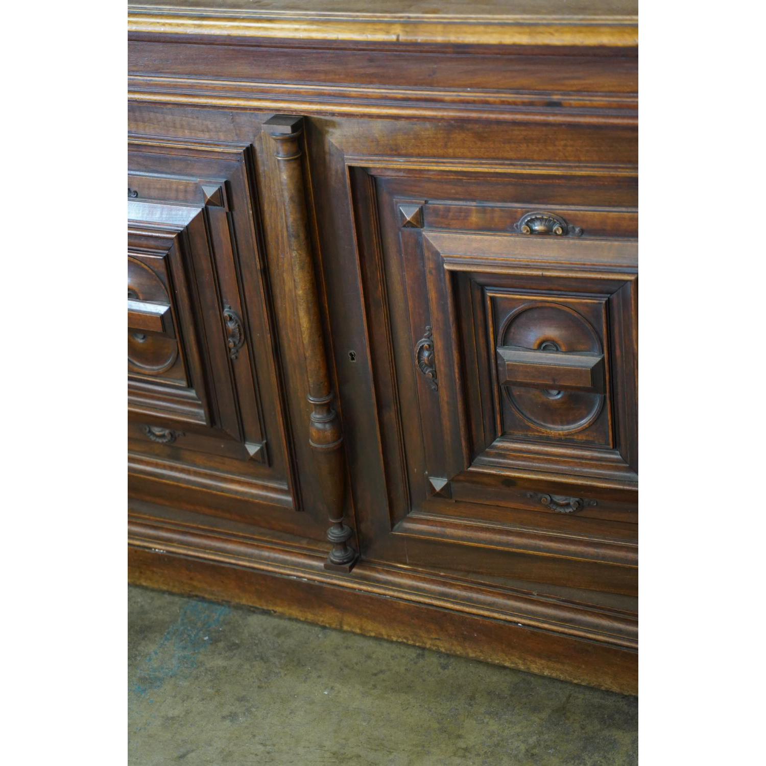 AF3-198: ANTIQUE MID 19TH CENTURY AMERICAN RENAISSANCE REVIVAL WALNUT BOOKCASE