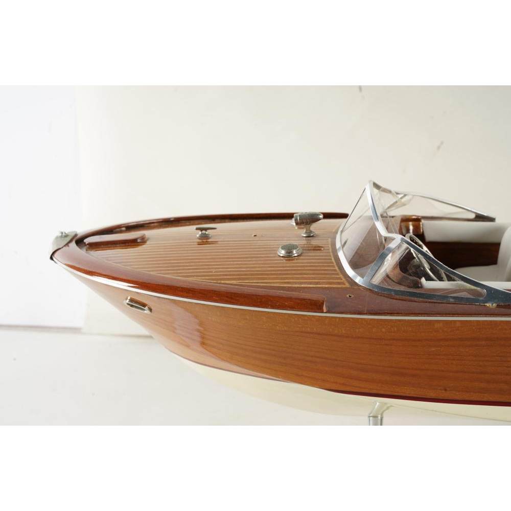 CR2-105: SCALED MODEL OF 1970'S ITALIAN RUNABOUT , RIVA AQUARAMA SPEED BOAT