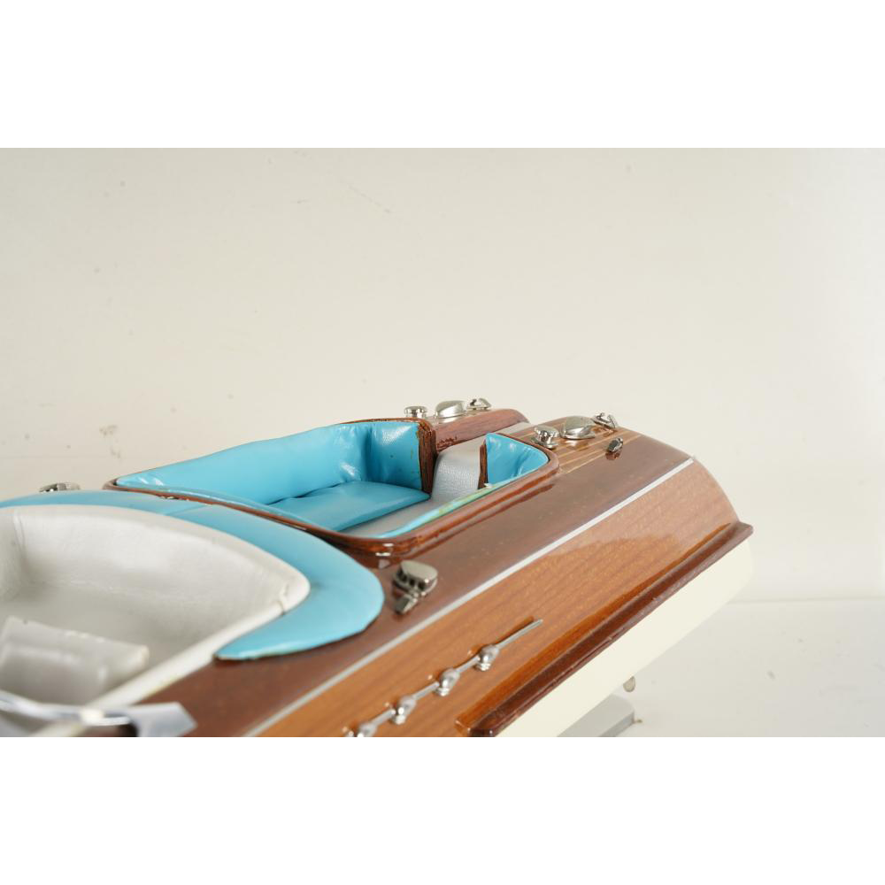 CR2-105: SCALED MODEL OF 1970'S ITALIAN RUNABOUT , RIVA AQUARAMA SPEED BOAT