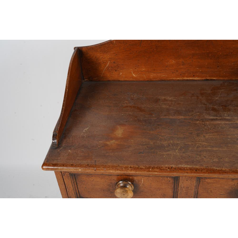 AF4-201: MID 20TH CENTURY AMERICAN PINE DIMINUTIVE 3 DRAWER CHEST HANDCRAFTED BY AVERY RENNICK, LA