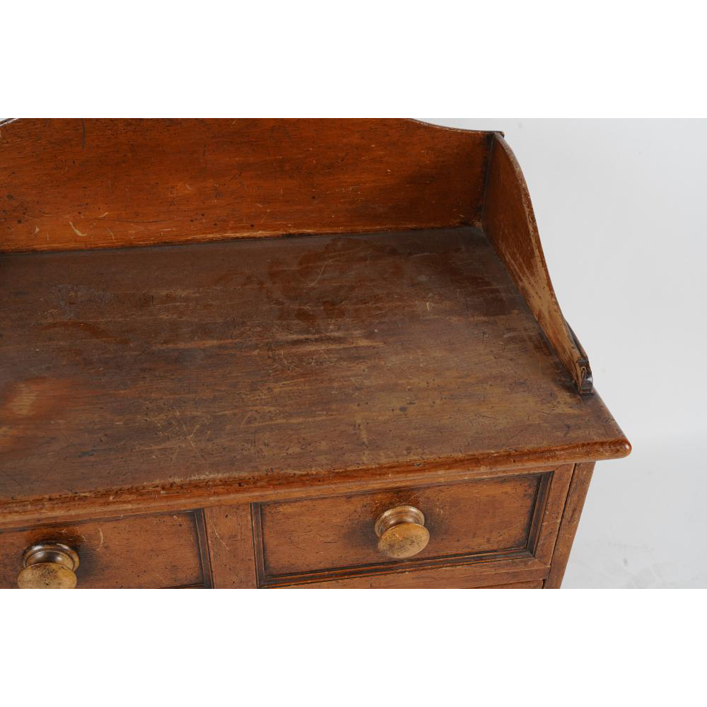 AF4-201: MID 20TH CENTURY AMERICAN PINE DIMINUTIVE 3 DRAWER CHEST HANDCRAFTED BY AVERY RENNICK, LA