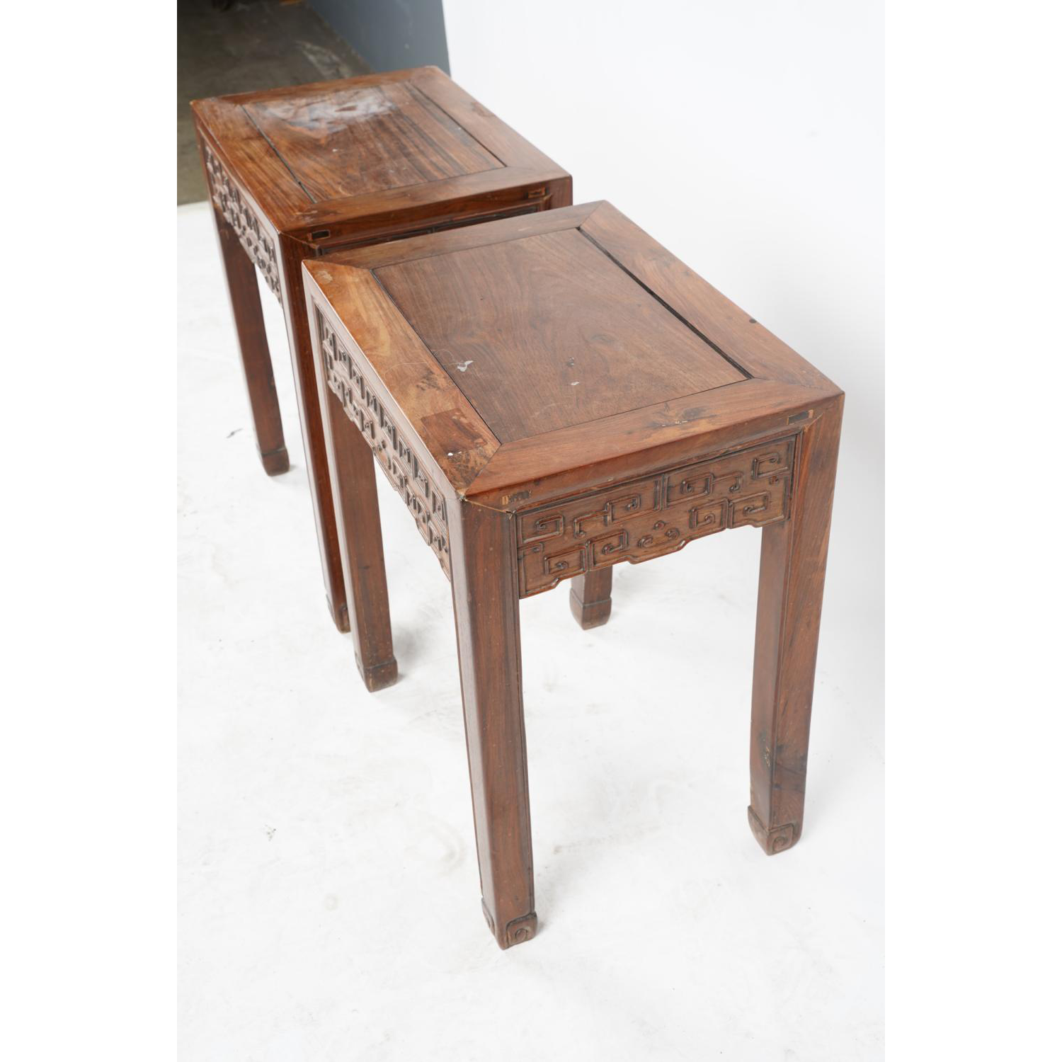 AF1-190: ANTIQUE PAIR OF EARLY 20TH CENTURY CHINESE HARDWOOD CARVED SIDE TABLES