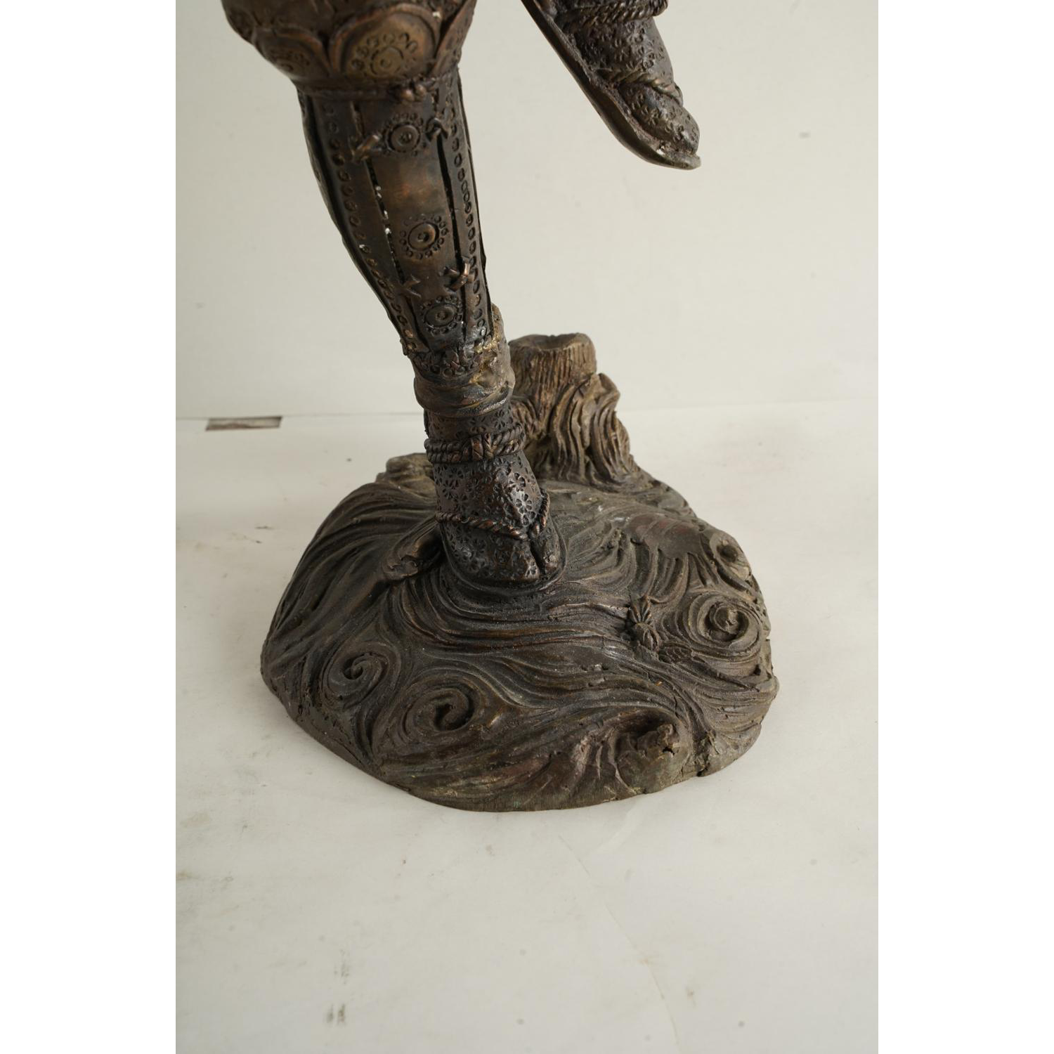 AW11-008: BRONZE SCULPTURE OF JAPANESE SAMURAI