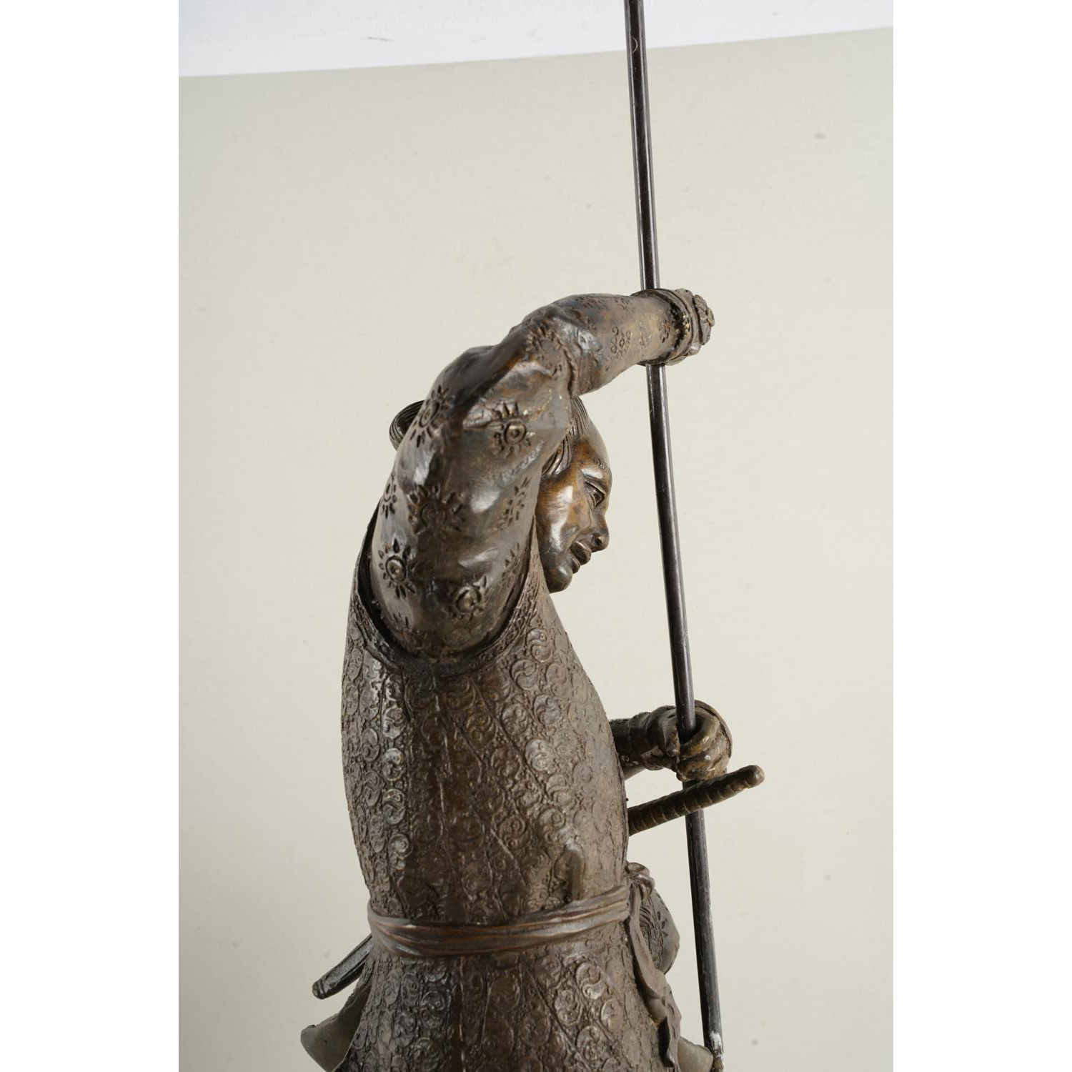 AW11-008: BRONZE SCULPTURE OF JAPANESE SAMURAI