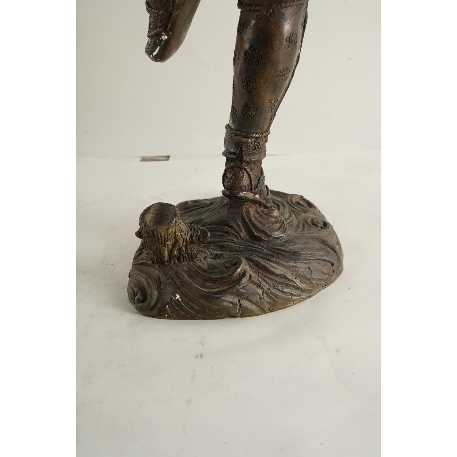 AW11-008: BRONZE SCULPTURE OF JAPANESE SAMURAI