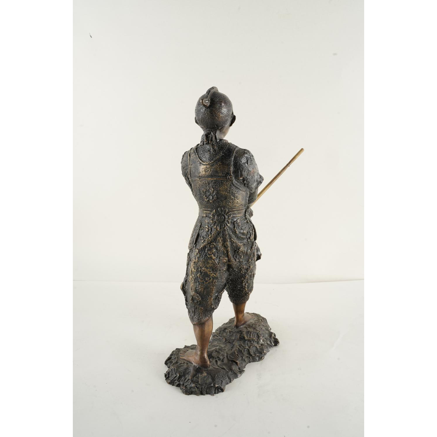 AW11-009: BRONZE SCULPTURE OF JAPANESE SAMURAI