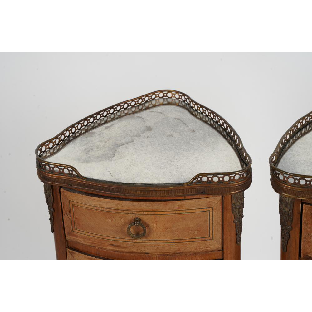 AF1-405: Antique PAIR OF EARLY 20TH CENTURY LOUIS XV STYLE MARBLE TOP FRENCH GILT METAL-MOUNTED SIDE TABLES