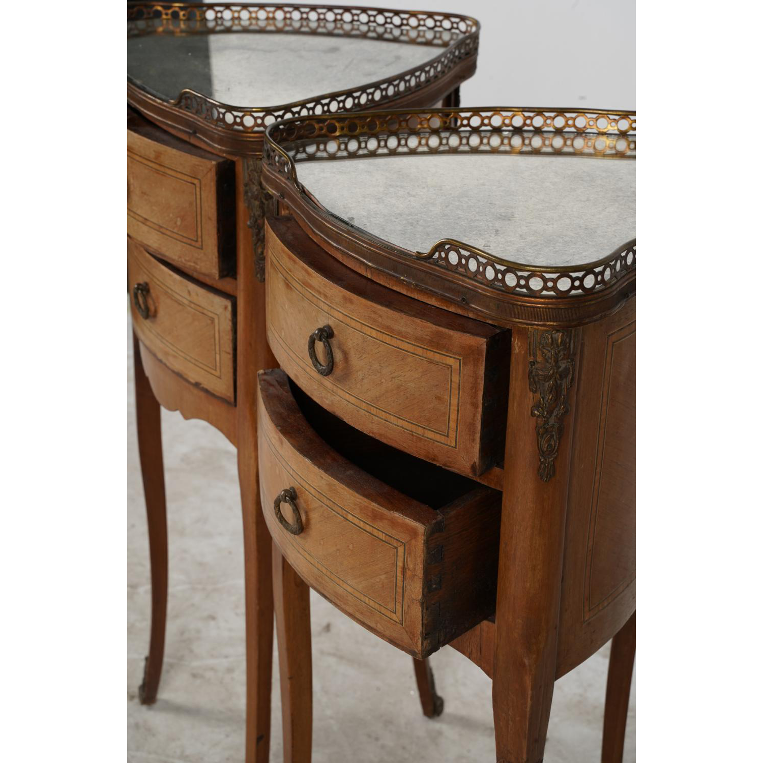 AF1-405: Antique PAIR OF EARLY 20TH CENTURY LOUIS XV STYLE MARBLE TOP FRENCH GILT METAL-MOUNTED SIDE TABLES