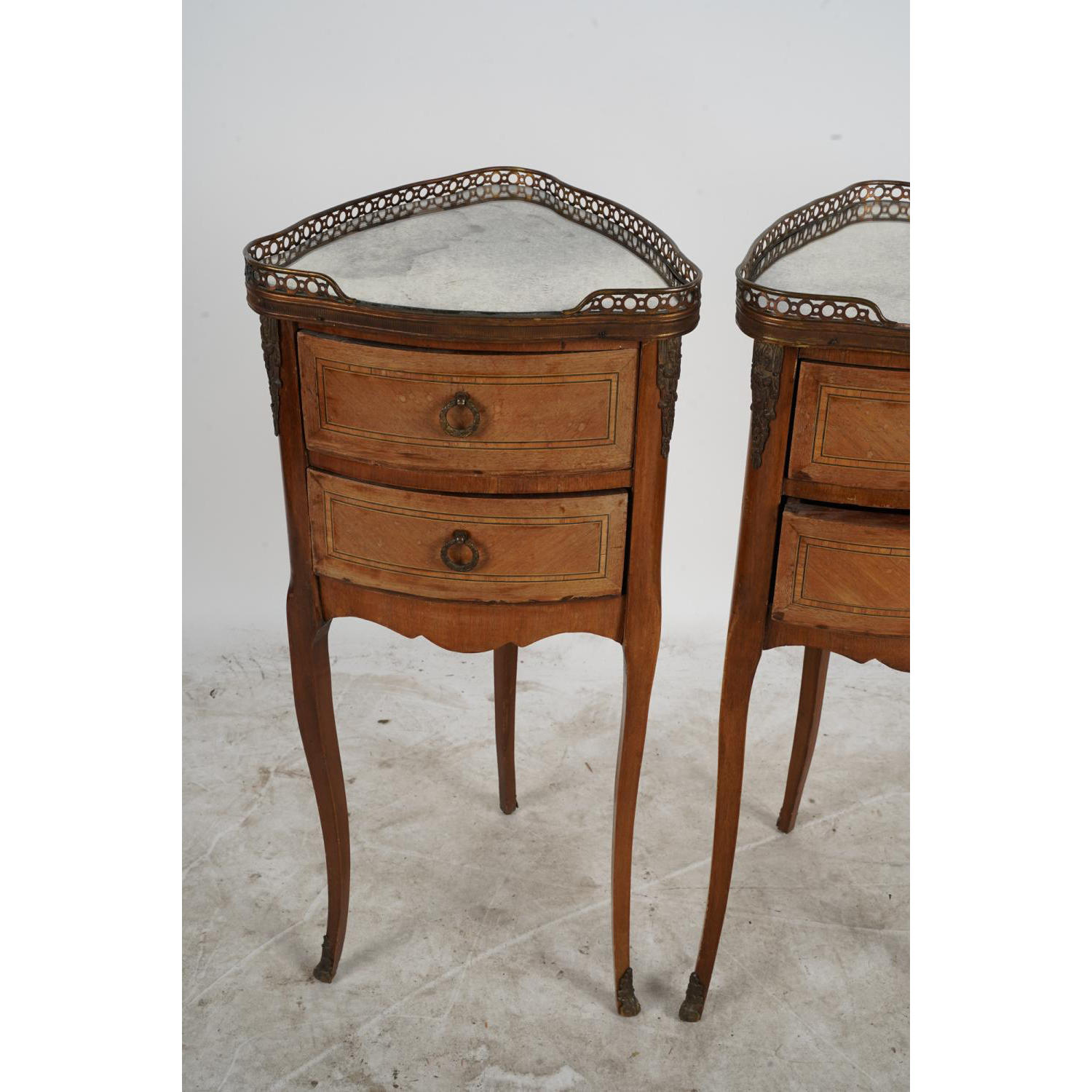 AF1-405: Antique PAIR OF EARLY 20TH CENTURY LOUIS XV STYLE MARBLE TOP FRENCH GILT METAL-MOUNTED SIDE TABLES